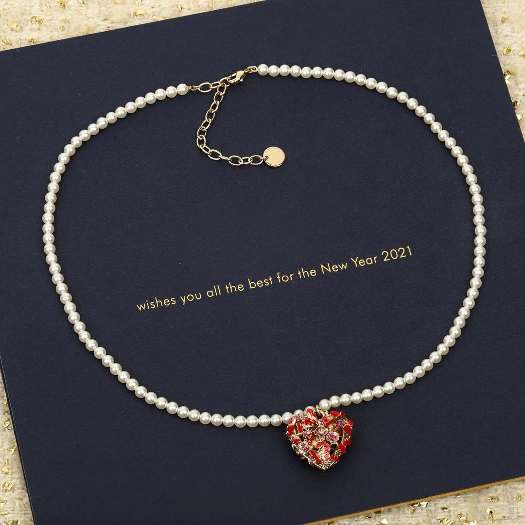 

2024 Latest Hot Brand Trend Women s Necklace Luxury Jewelry For Women Fashion Heart Designer Pendant Pearls Lady Party Necklace