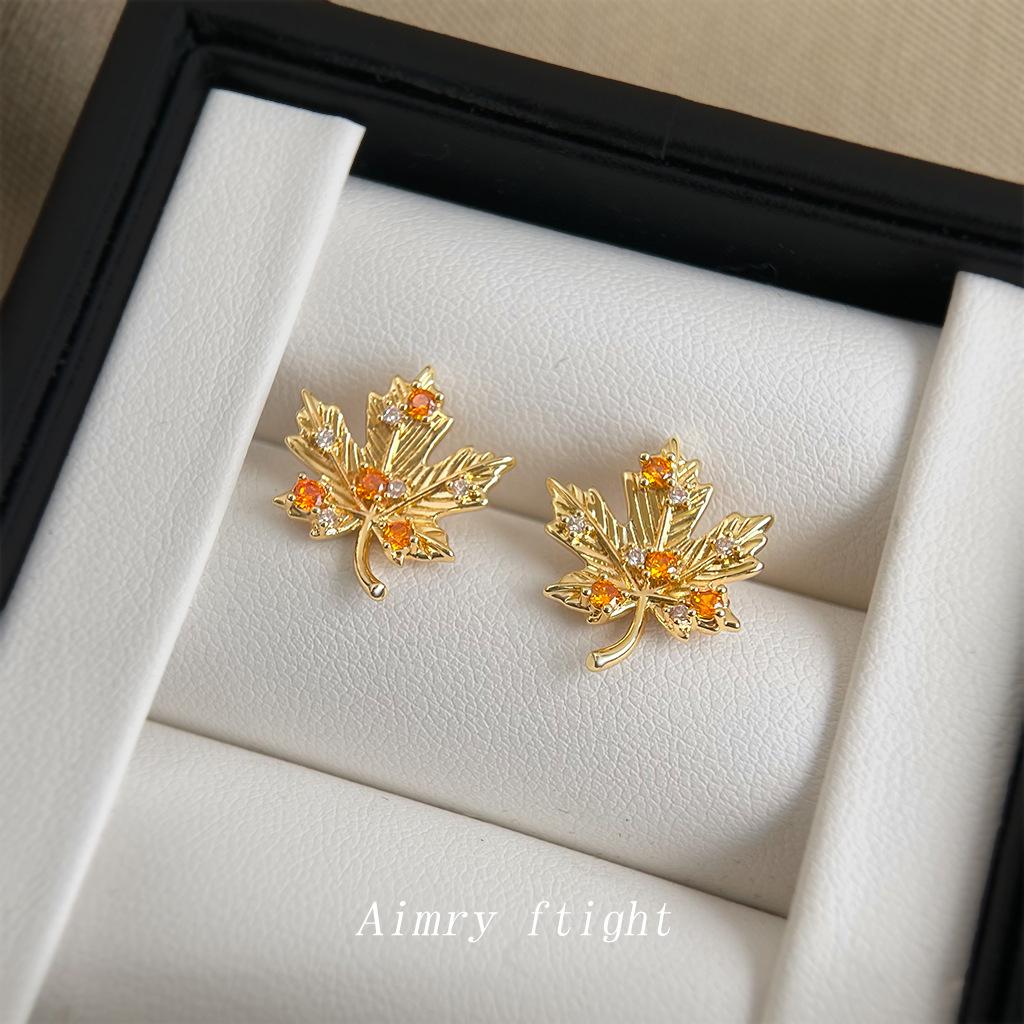 Original Maple Leaf designer micro-inlaid zircon needle autumn and winter new earrings, stud earrings