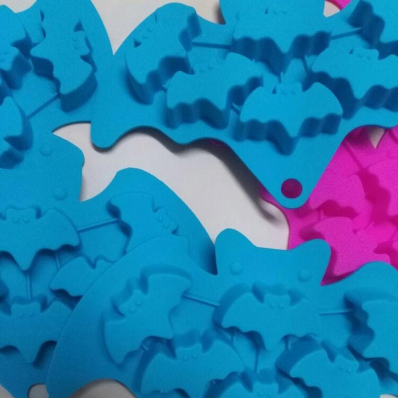 Multifuntional Food Grade Silicone Molds Bat Shape Baking Tray Baking Accessory Suitable for Baking Cake and Making Ice