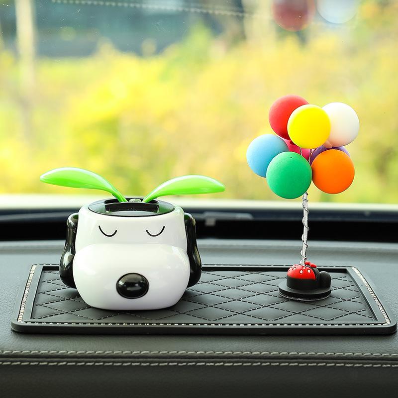 Solar-Powered Waving Sunflower Car Ornament - Cartoon Interior Decoration Accessories for Women