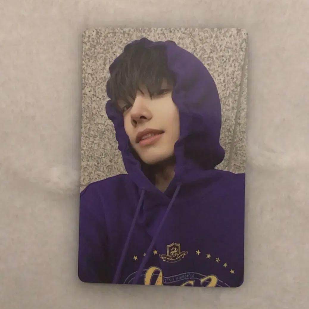 

How Kit Myung Jae-hyeon Photocard