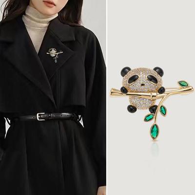 Spilla Panda Foglia di Bambù Squisita Elegante Carina Spille da Bavero Animali Mini alla Moda Distintivi per Maglione Cappello Accessori Abbigliamento Regali