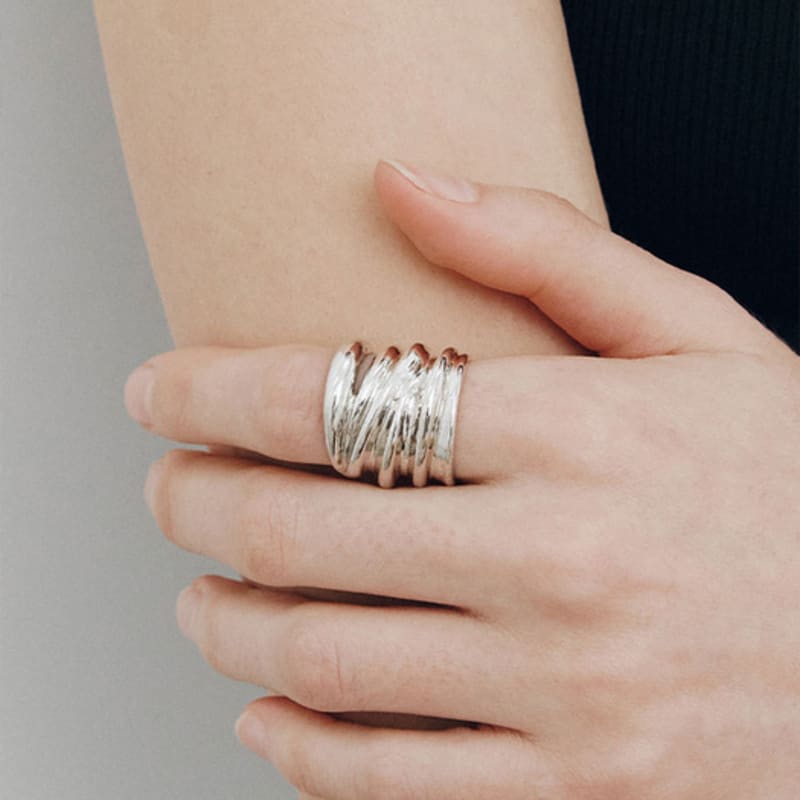 LUMIAH BOLD QUIET RIPPLE RING