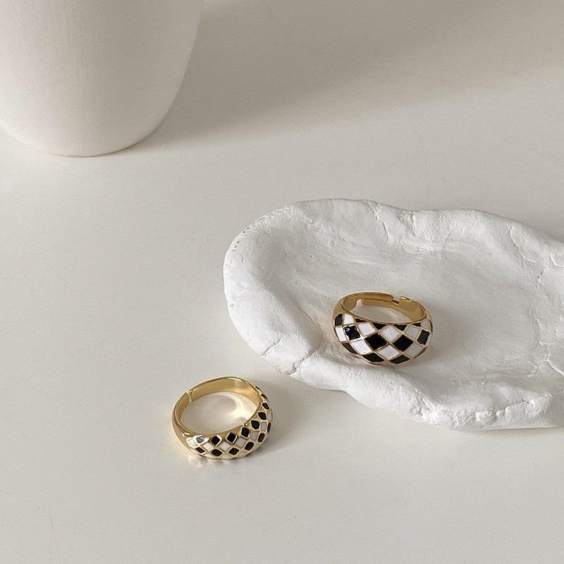 Korean Style Black & White Grid Adjustable Open Ring - Women's Retro Fashion Index Ring