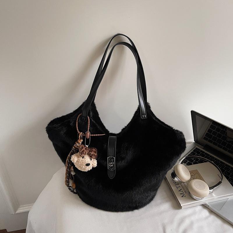 Winter New Fluffy Shoulder Bag Women Large Capacity Simple Texture Tote Bag Fashion Casual and Versatile Bucket Bag for Commute