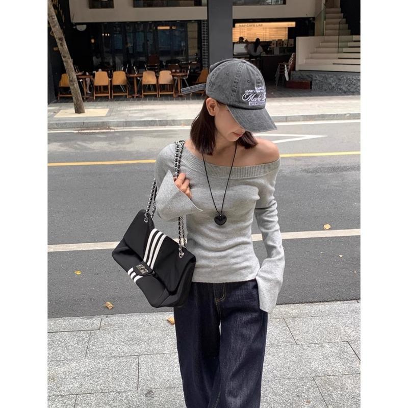 Spice Girl Temperament Unique Diagonal Neck Off-the-shoulder Split Long-sleeved Knitted Sweater Women's Autumn Atmosphere Sweater Base