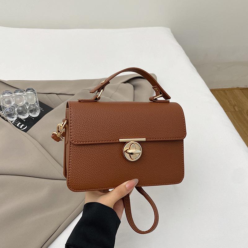 Portable small square bag autumn new fashion popular texture lock solid color casual shoulder messenger bag