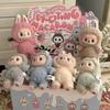 Labubu 1.0 Monstruo Auto Peluche Adorno Colgante Lindo Anime Caja Ciega Llavero Macaron Latido del Corazón Decoración Espejo de Salpicadero Regalo de Cumpleaños Navidad Juguete para Niños