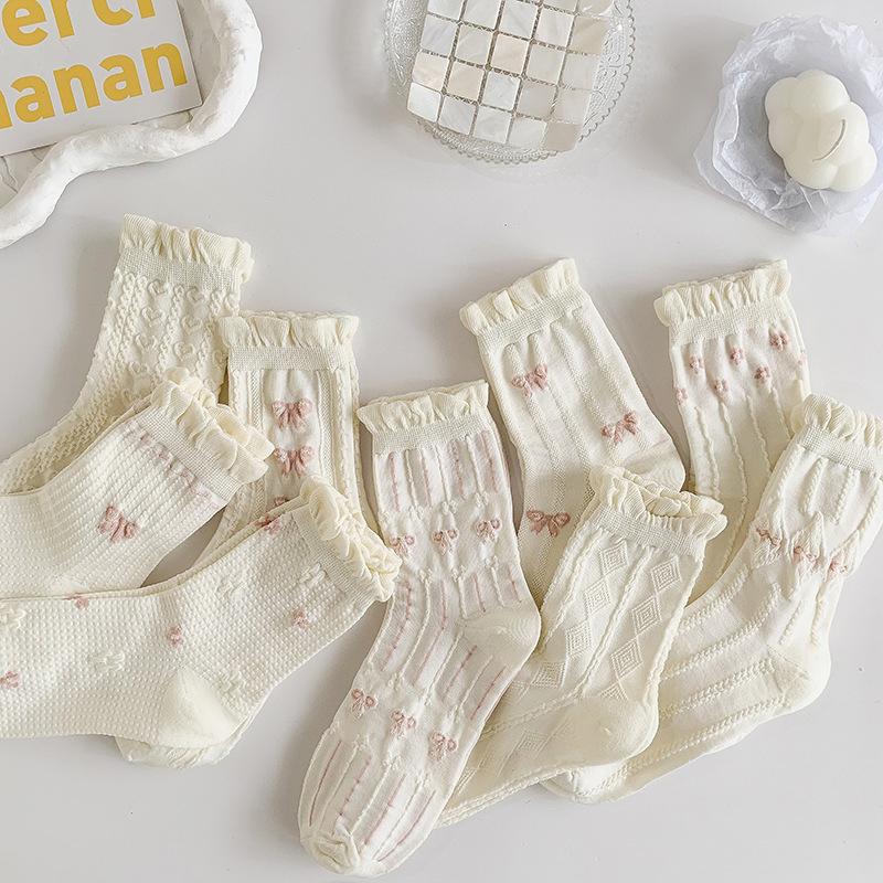 Chaussettes blanches simples, polyvalentes, jolies, nœuds papillon, petites fleurs, chaussettes tube moyennes pour femmes, Kawaii Harajuku Jk Lolita, chaussettes en coton pour filles