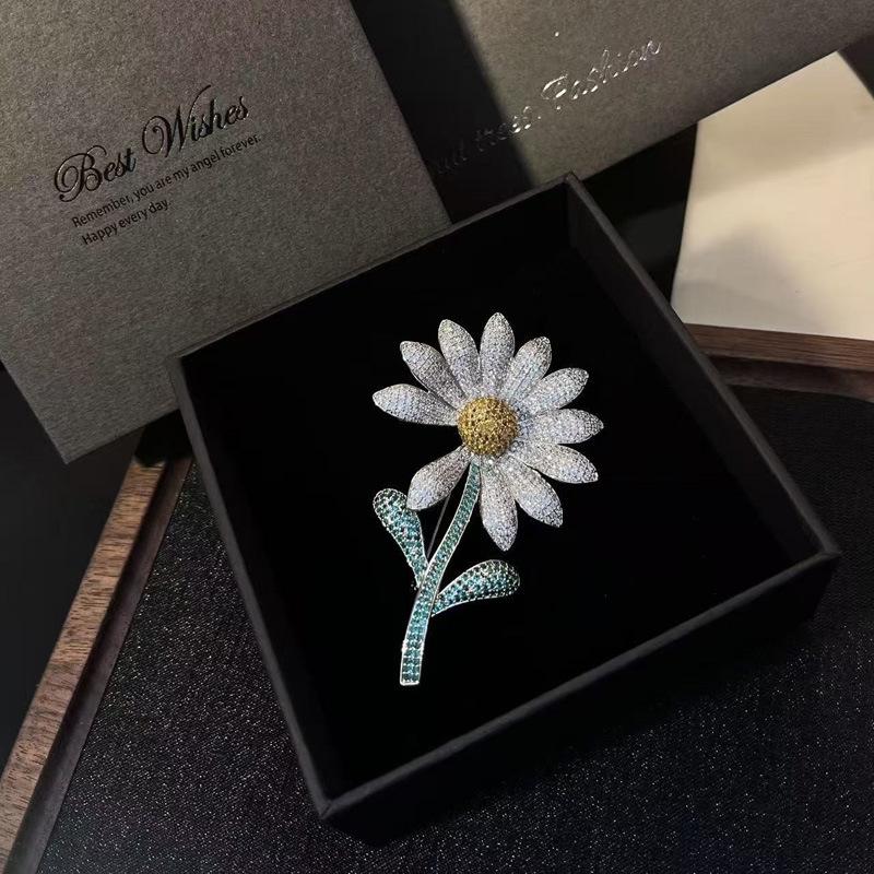 Temperament Big Daisy Brooch Women's Full Diamond Alloy Sunflower Pin Fashionable Light Luxury Clothes Bag Accessories Brooch