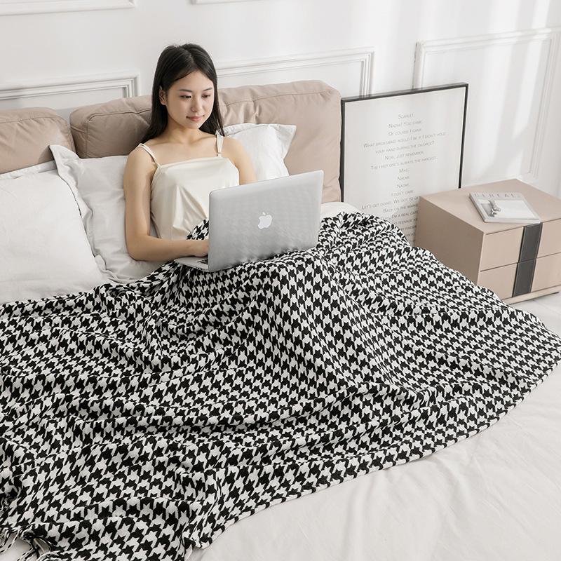 Modern Simple Throw Blanket Black And White Houndstooth Decor Sofa Blanket Homestay Hotel Bed Towel Bed Flag Soft Scarf Tassel