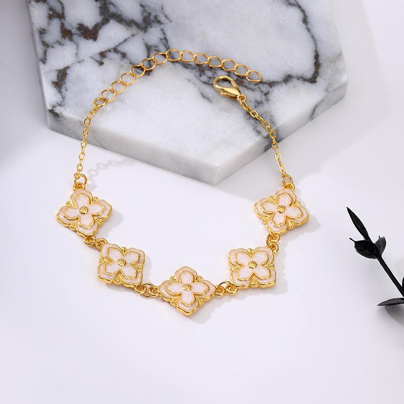 

Винтажный Модный Браслет с Клевером Женские Украшения Персонализированный Дизайн Ручные Украшения Премиальные Украшения