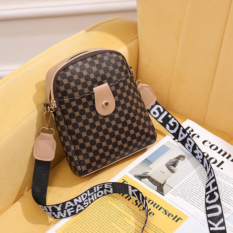 

Retro printing fashion applicable single shoulder messenger bag versatile niche change women s bag goods темно-коричневого