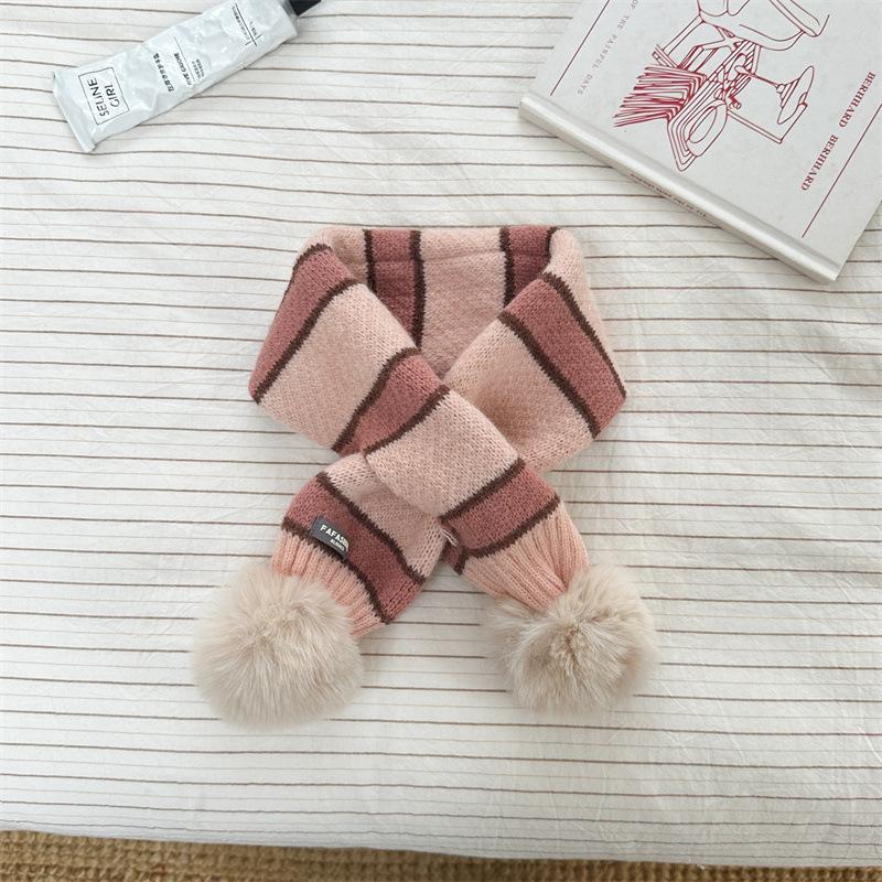 

Girls Stylish Pink Knit Scarf - Autumn/Winter Cross Design рожевий