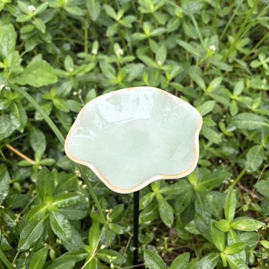 Bienenwassertränke mit Ständer, Schmetterlings-Trinkstation Gartenkunst, Vogeltränke mit Blumen für den Außenbereich, Geschenk für Bestäuber