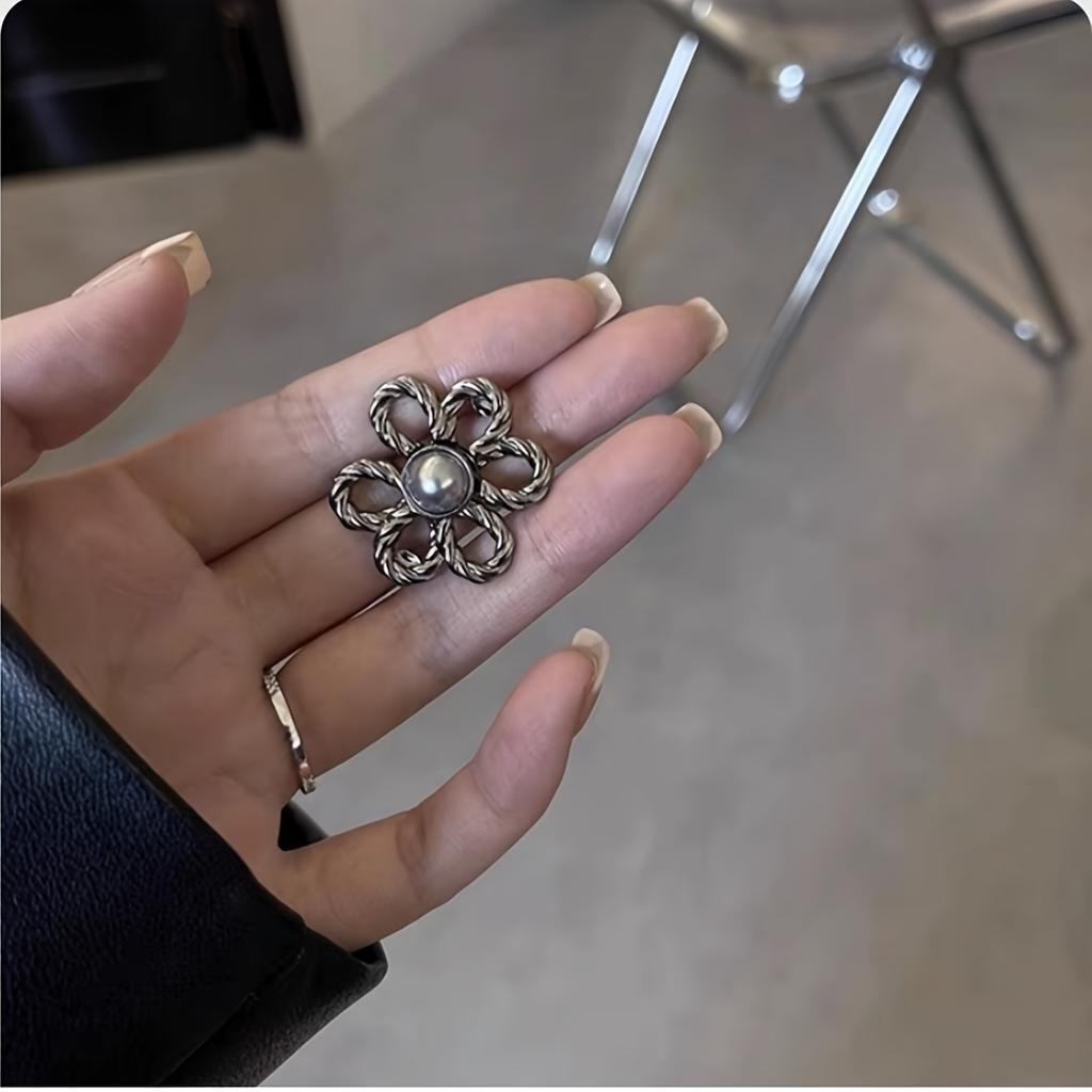 1PC Adjustable No-Sew Waist Buckle Invisible Tightening Button for Oversized Pans, Denim, and Jean Skirt - Non-Piercing Detachable Pearl Pin