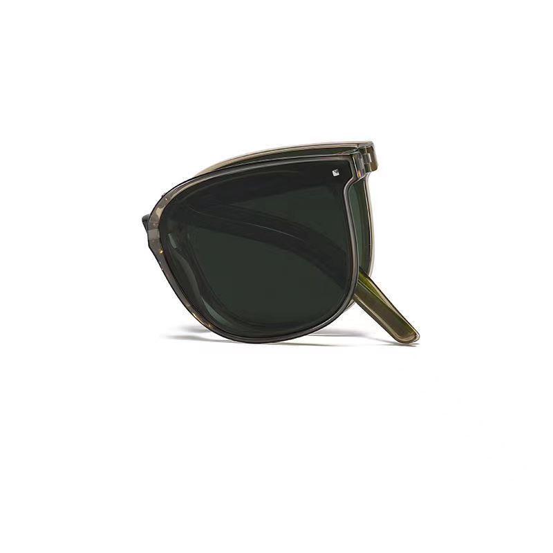 Foldable Women's Sunglasses - Fashionable Sun Protection for Influencers