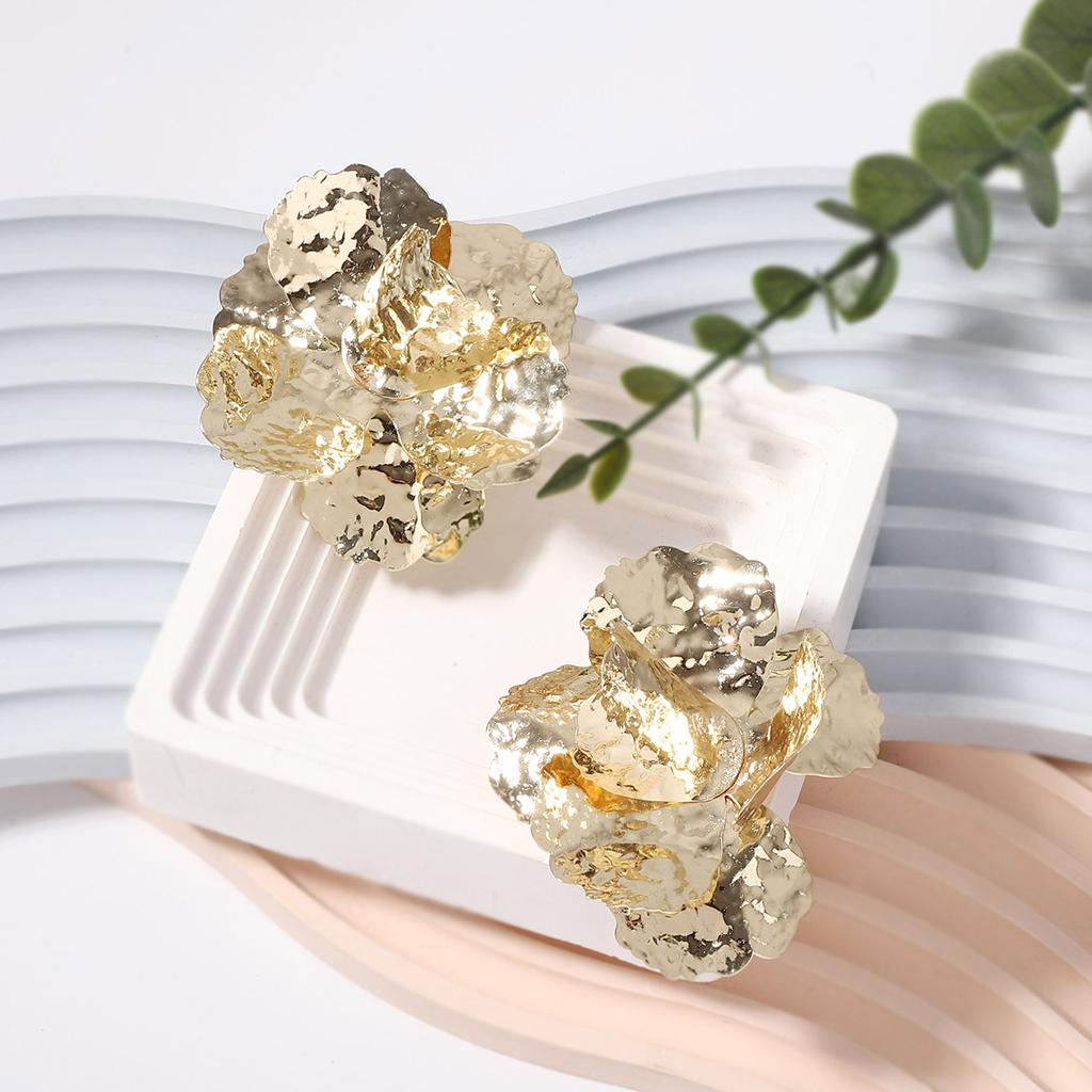 European and American Fashion Niche Style Irregular Bump Texture Metal Big Flower Versatile Temperament Women, Stud Earrings