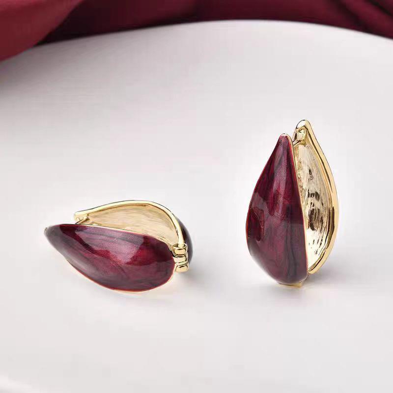 Retro Enamel Teardrop Earrings: Chic, High-End Design with a Unique, Fashionable Appeal for Women