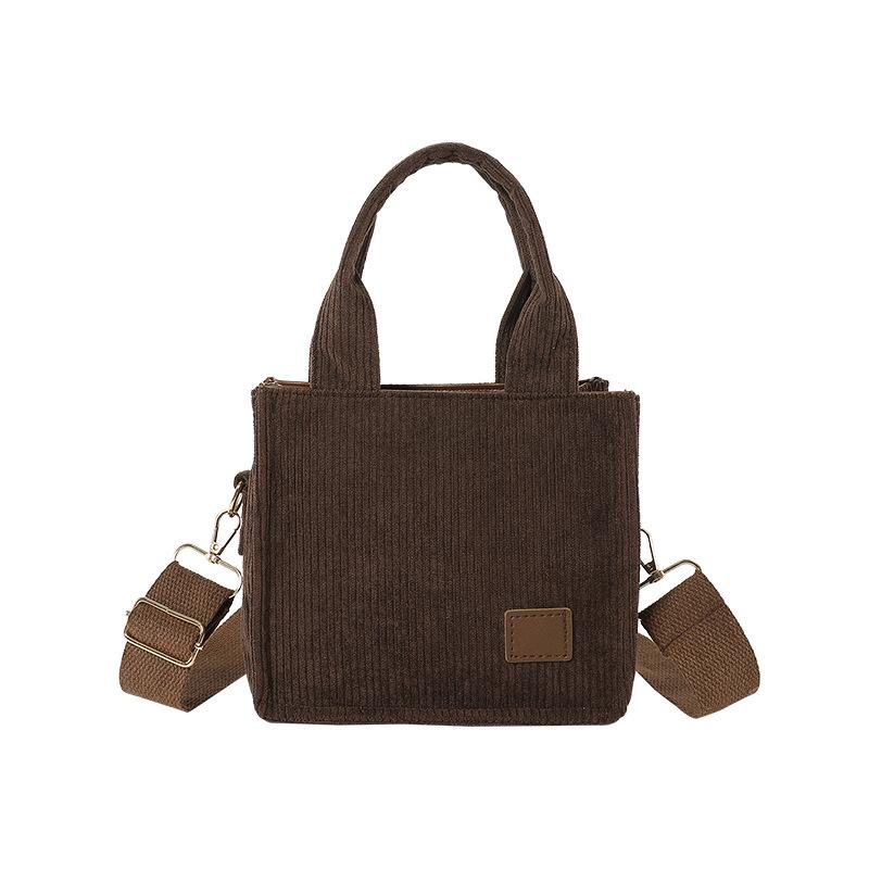 

Ранньою весною 2024 р. Нова повсякденна сумка в іноземному стилі однотонна модна невелика квадратна сумка жіноча сумка на плечі