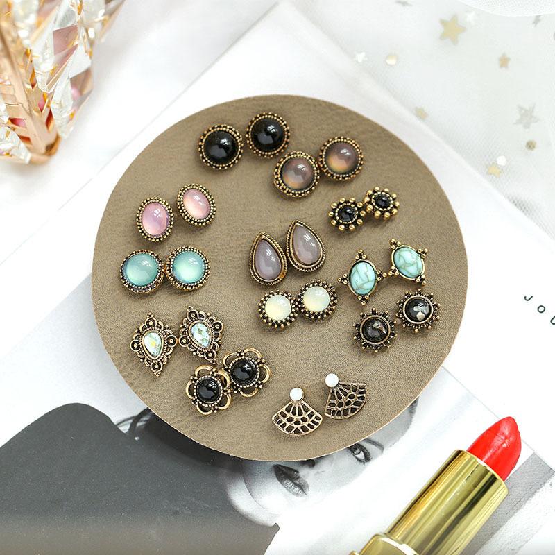 New Retro Stud Earrings Set, Simple and Cold Style, Exquisite Earrings, Femininity, Court Earrings.