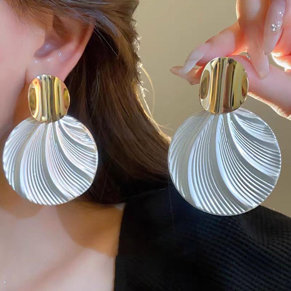 Fashionable Alloy Shell Shaped Dangle Earrings Handmade Two Tone Ear Accessories Fashion Jewelry for Everyday Wear