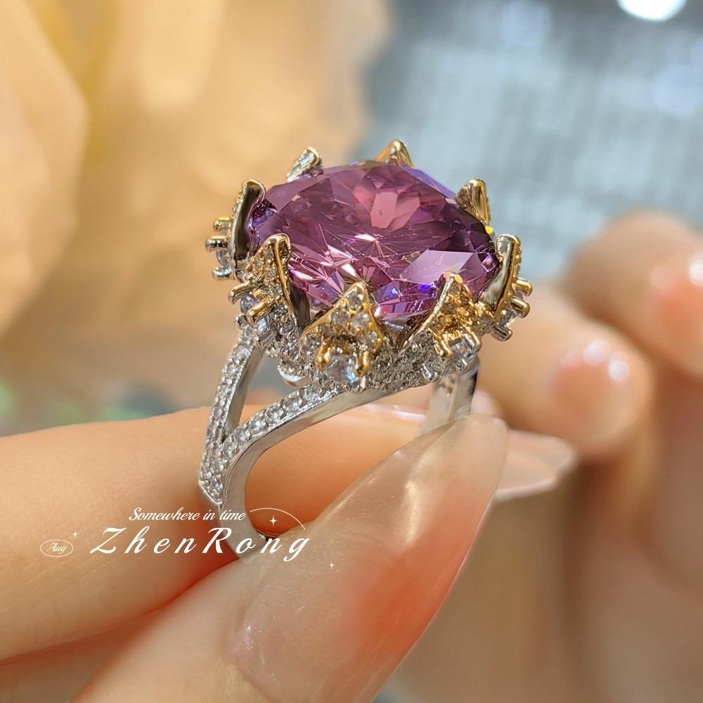 

Fashion Women Double Tone Gold Ring with High Carbon Diamond and Heavy Duty Rose Nest Cut Design