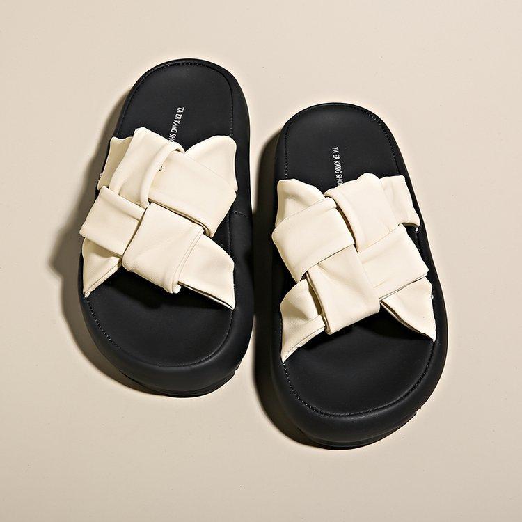 

Stepping on shit slippers women s summer wear 2025 new summer women s shoes thick-soled versatile casual beach one-word drag 40