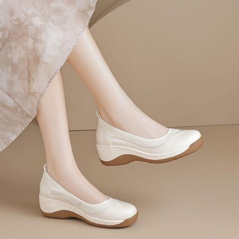 Comfortable Casual Mother Shoes Platform-soled Versatile Muffin-soled Small Leather Shoes 2025 Autumn New Wedge Heel Middle-aged Single Shoes Women