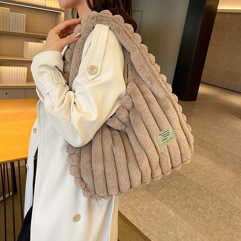 Fluffy Large-capacity Plush Shoulder Bag, New Commuting Simple Casual Handbag, Fluffy Vest Bag.