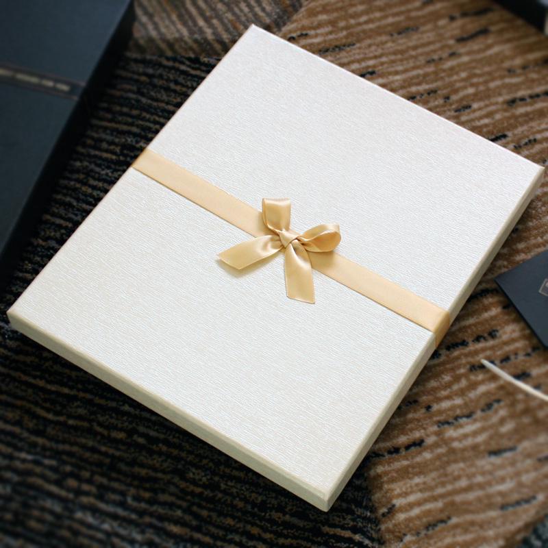 

Прямоугольная подарочная коробка для больших рубашек и виниловых пластинок 12 дюймов