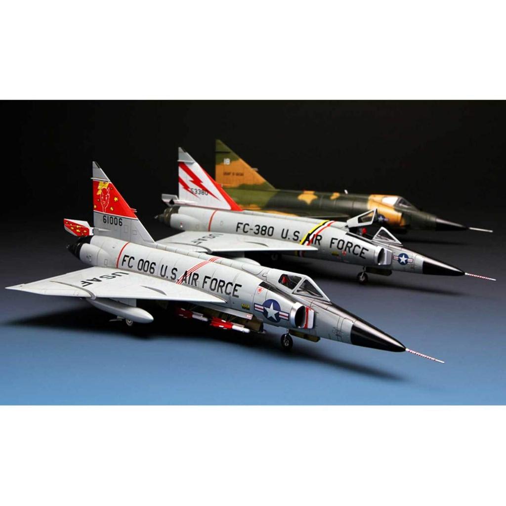 Meng Model Convair Delta Dagger Plastic Model Kit 1/72 F-102A MNETS-003