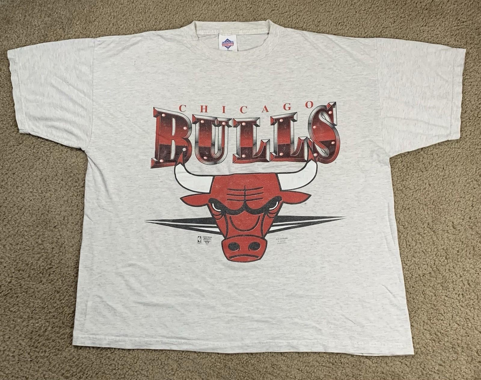 Vintage Chicago Bulls XL Gray Graphic T Shirt Basketball Logo NBA 90s XXL