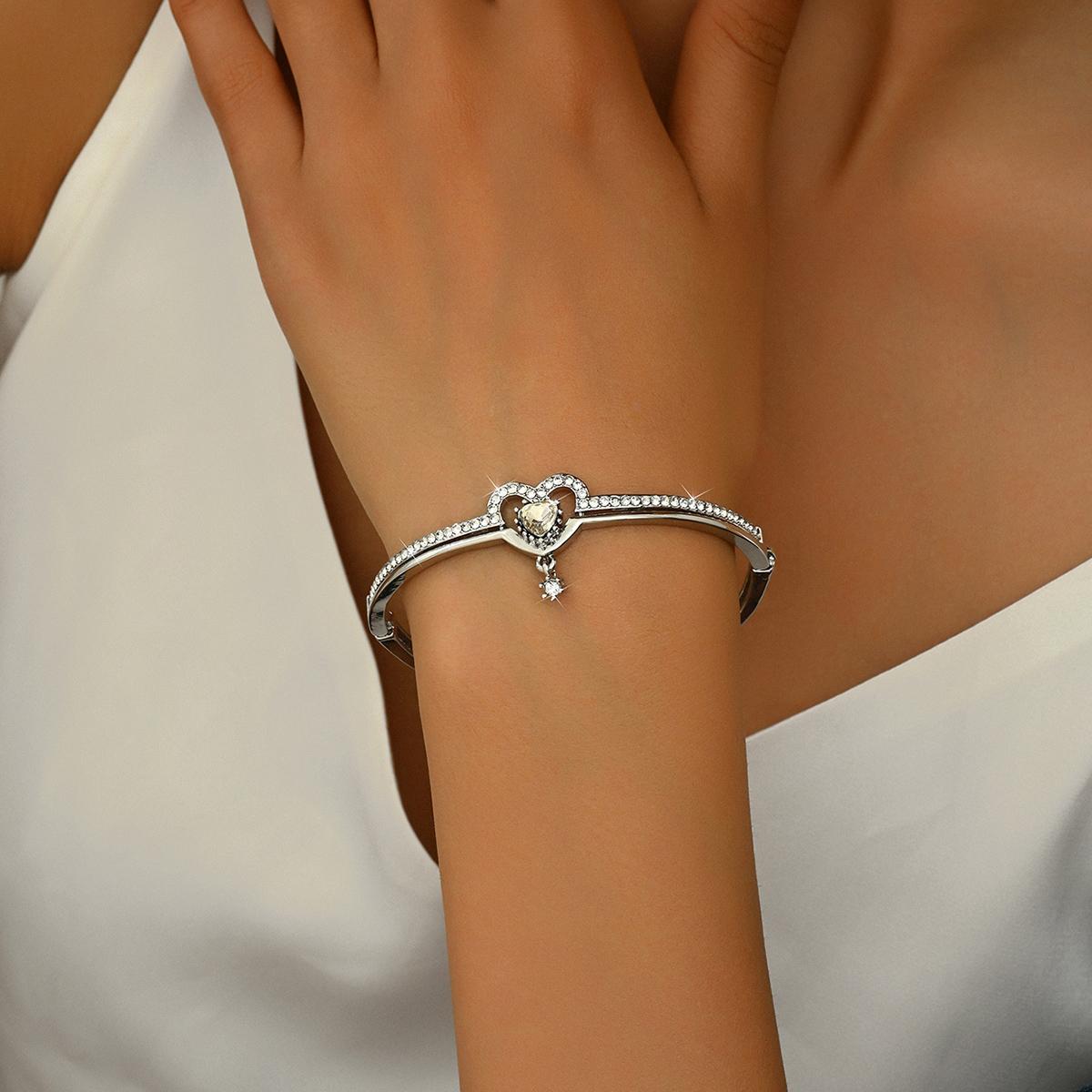 

1 шт., женский модный тренд, простая любовь, маленький кулон, браслет, дата, путешествие, банкет, вечеринка, праздничный наряд, подарок