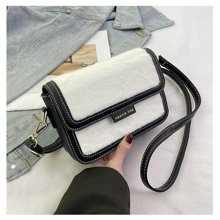 

Autumn and winter popular plush small bag women 2025 new foreign style fluffy small square bag fashion shoulder messenger bag tide чёрный