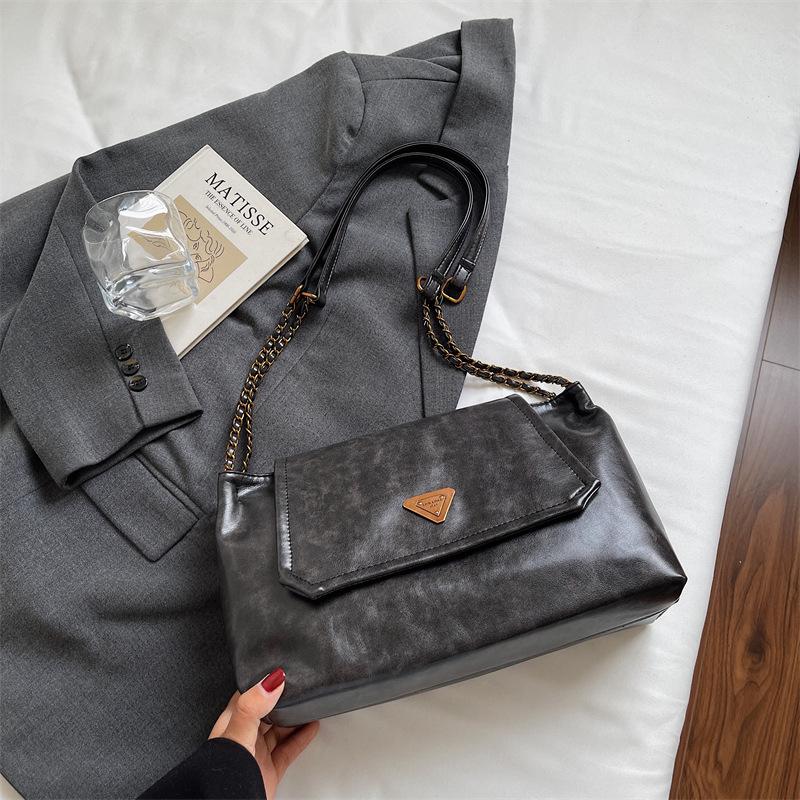 

Commuter large-capacity bag women s new autumn and winter fashion versatile tote bag retro chain shoulder bag