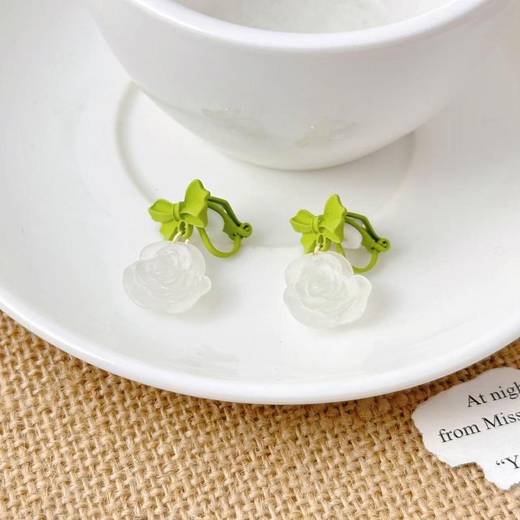 Korean Xiaoxiang Love Heart Earrings: High-End Summer Sweet Design with Niche Oil Drop Accents