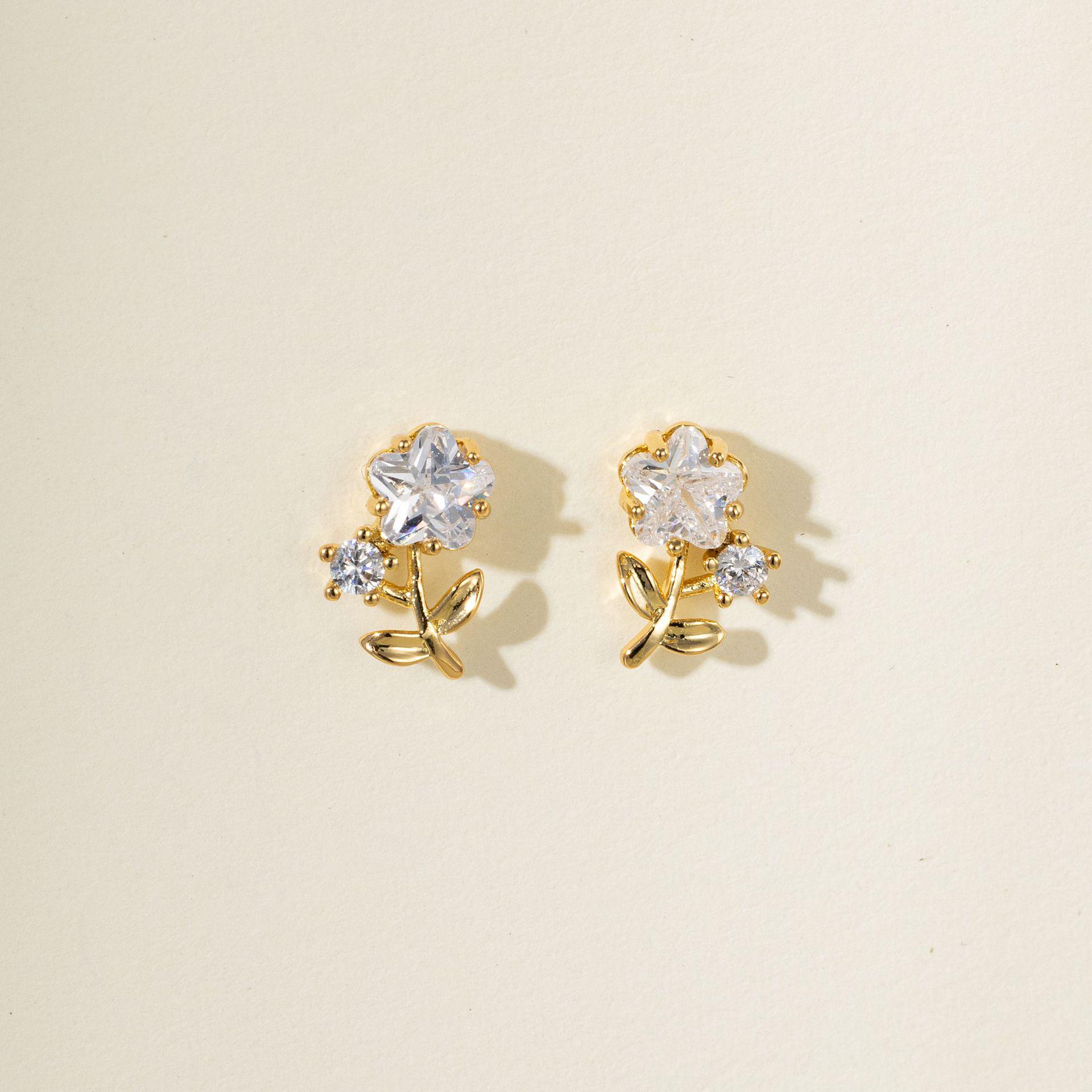 

Серьги-цветы из серебра 925 пробы : Позолота с медным покрытием, милый и изысканный маленький дизайн с инкрустацией цирконами