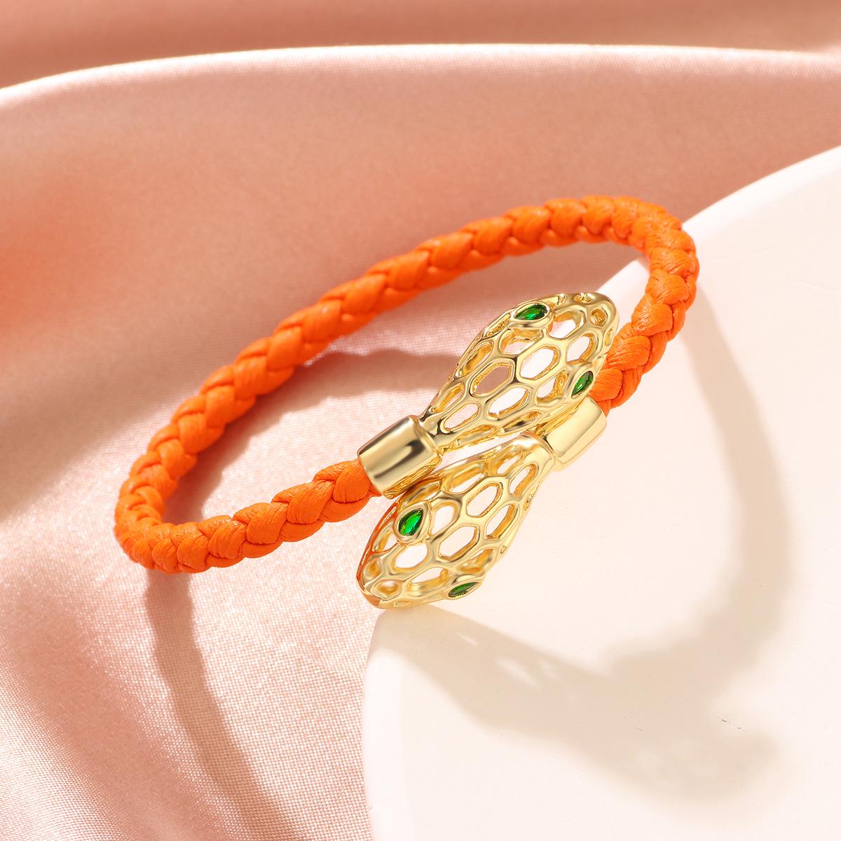 

Exquisite Retro Snake Head Open Bangle: Fashionable Woven Bracelet рожевий