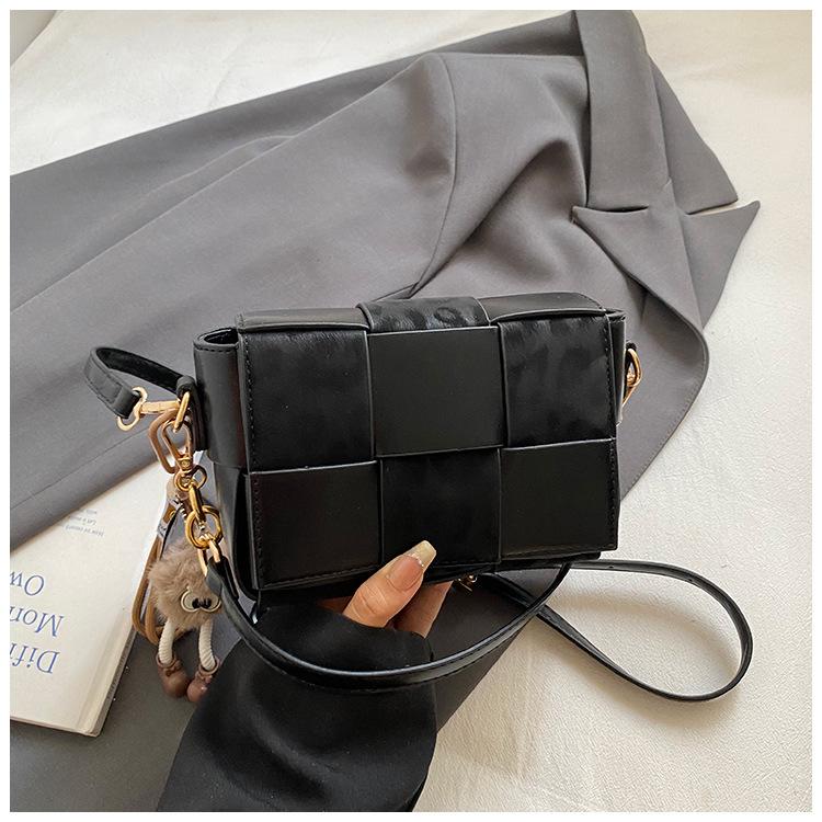 Korean version of niche contrasting color woven small square bag 2025 new versatile retro trend shoulder bag ins messenger women's bag