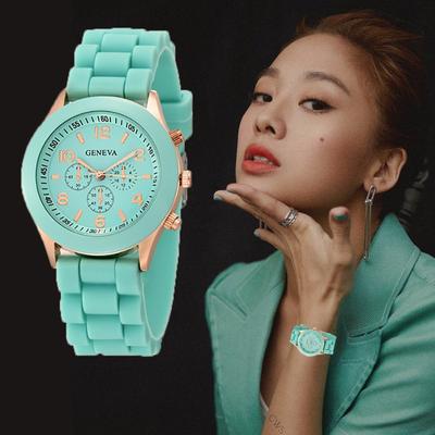 Fashionable Women's Watch Luxury Quartz Movement Silicone Band Wristwatch for Ladies