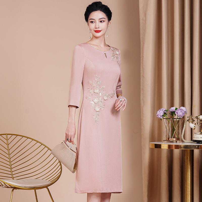 Elegant Light Pink Plus Size Autumn Banquet Gown for the Young Mother of the Groom