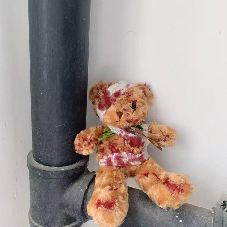 Bear Pendant Disturbing Blood Splattered Small Bear PP Cotton Fabric Texture Suitable for Dark Theme Parties Decorating