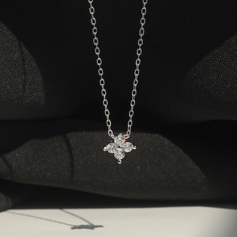 Lucky Four-Leaf Clover Necklace - Women's Unique High-End Design Lockbone Chain - Versatile Luxury Neck Chain