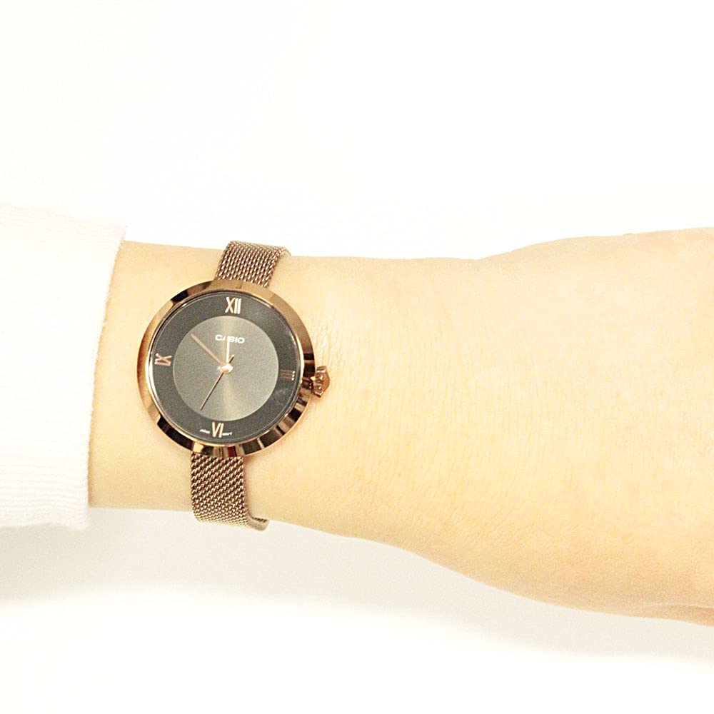 Casio Casio Standard Dress Quartz Metal Rose Gift for Day Watch, Women's Watch, Mesh, Gold/Black, LTP-E154MR-1A, Father's [Item]