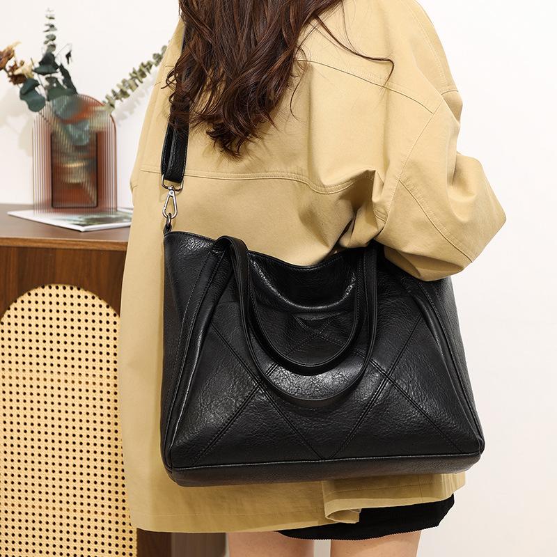 Tote Bag, Fashionable Women's Bag, Commuter Large-capacity Shoulder Bag, Simple Daily Versatile Messenger Bag, One Piece Is Sent On Behalf of Others.
