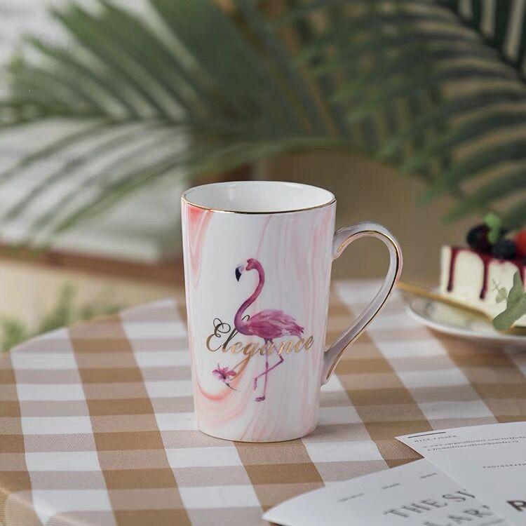 Elegant Marble Pattern Mug with Gold Trim, Spoon Lid, and Custom Logo - Ideal for Coffee or as a Souvenir Gift.