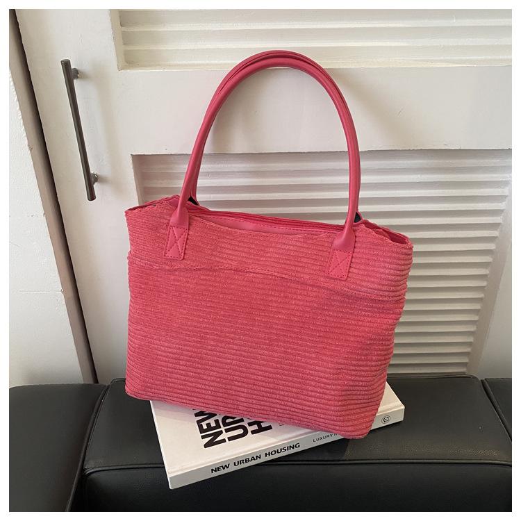 

Темперамент большая вместимость вельвет 2025 однотонный полоска бархат однотонный новая мода повседневная портативная на плечо под мышку женская сумка роза розовый