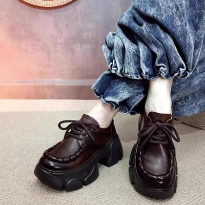Sapatos Femininos de Couro Genuíno com Salto Grosso Retrô Primavera 2025 - Feitos à Mão, Bico Redondo, Design de Plataforma com Cadarço