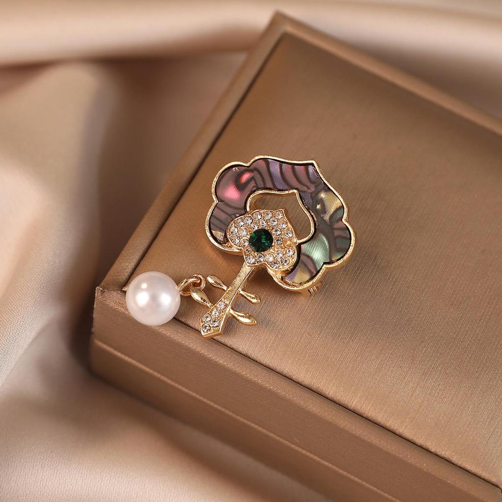 2026 High-End Butterfly Brooch: Elegant Summer Accessory for Shirts and Suits